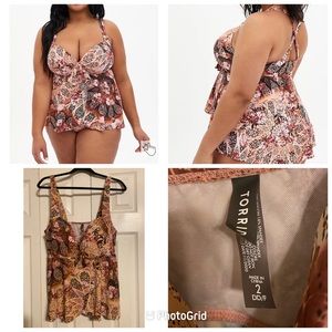 Torrid underwire swim top, plus size 2 in new condition never worn.  Quick ship.